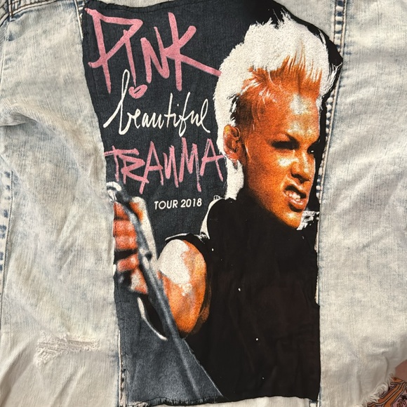 KUT From the Kloth Upcycled Denim Jacket - Pink Beautiful Trauma Tour 2018 - M - Picture 8 of 8